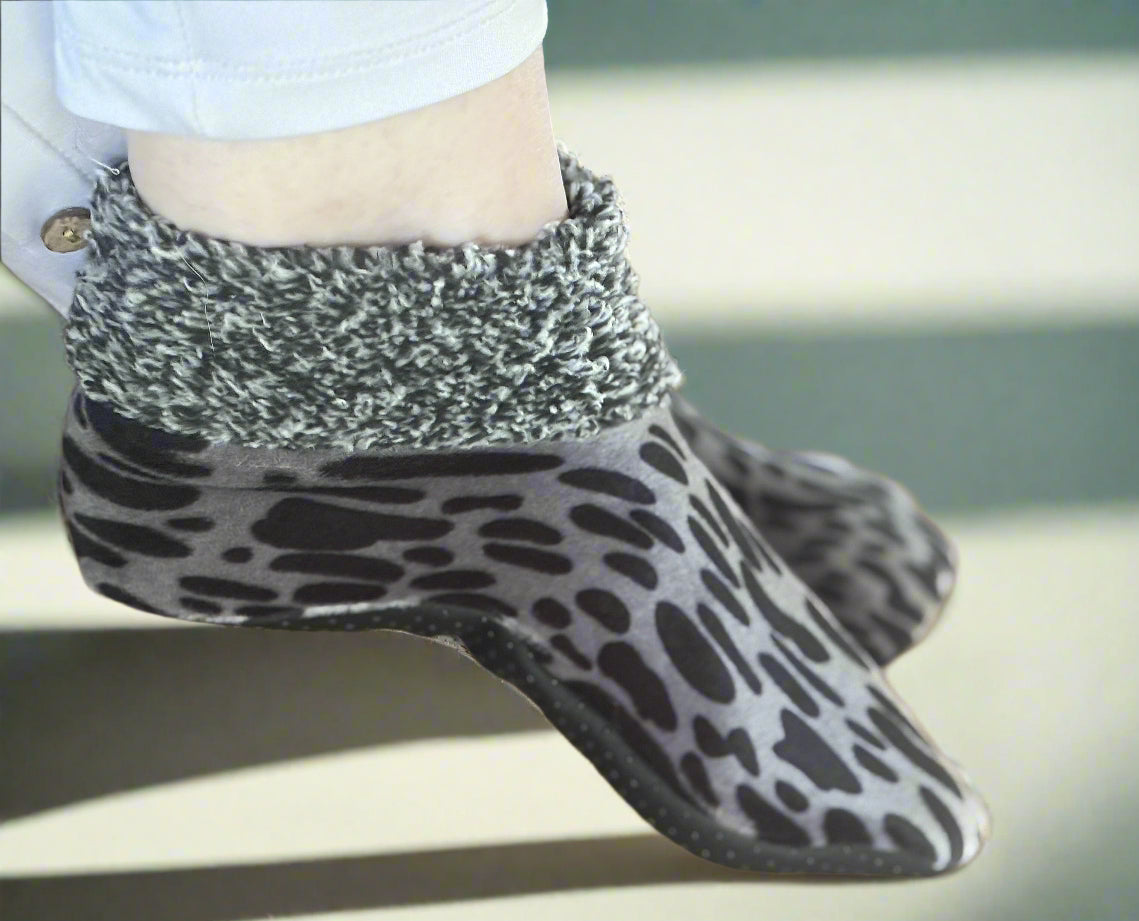 Black Leopard Print Non-Skid Socks
