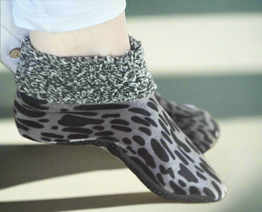 Black Leopard Print Non-Skid Socks